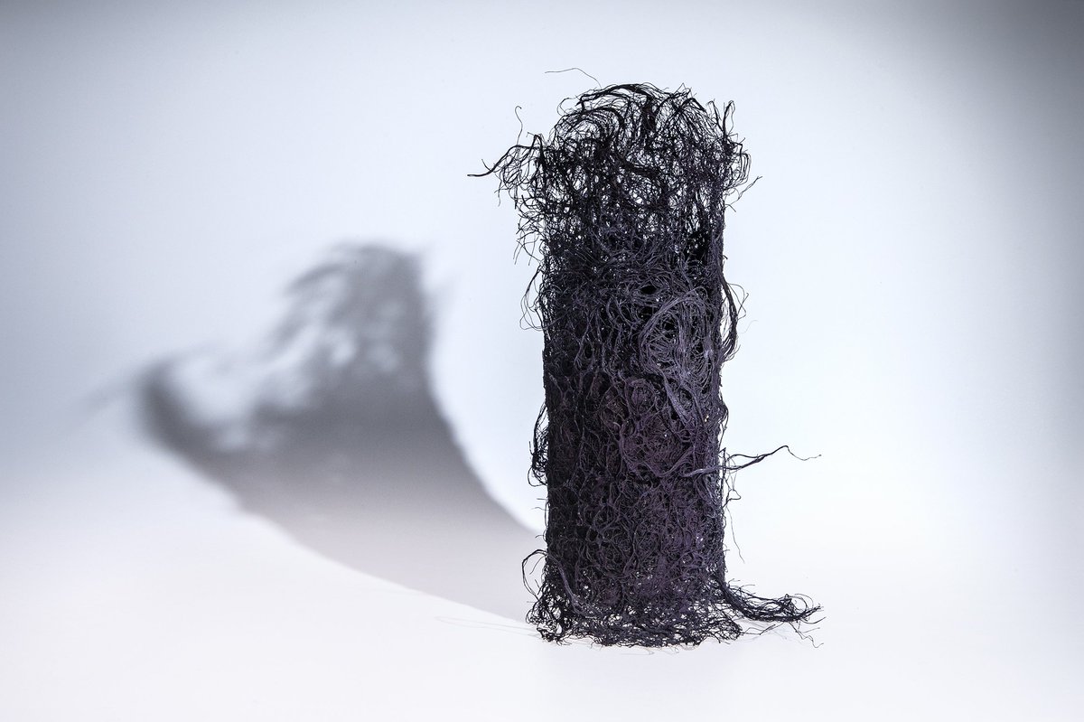 HumusAmongUs's tweet photo. Grass root fiber!! I'm bedazzled. Be bedazzled with me. 

Bio-designer/artist Zena Holloway grows sculptures and garments from grass seed. The color samples are naturally dyed with cochineal, madder + logwood 🌈 https://t.co/VoMJaSCkkS