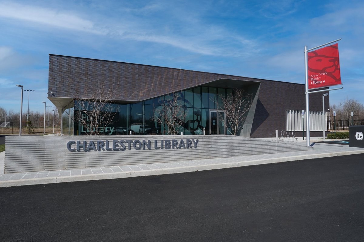 nypl's tweet image. Discover NYPL’s newest branch, Charleston Library, which just opened on Staten Island. on.nypl.org/3KOAN6C
