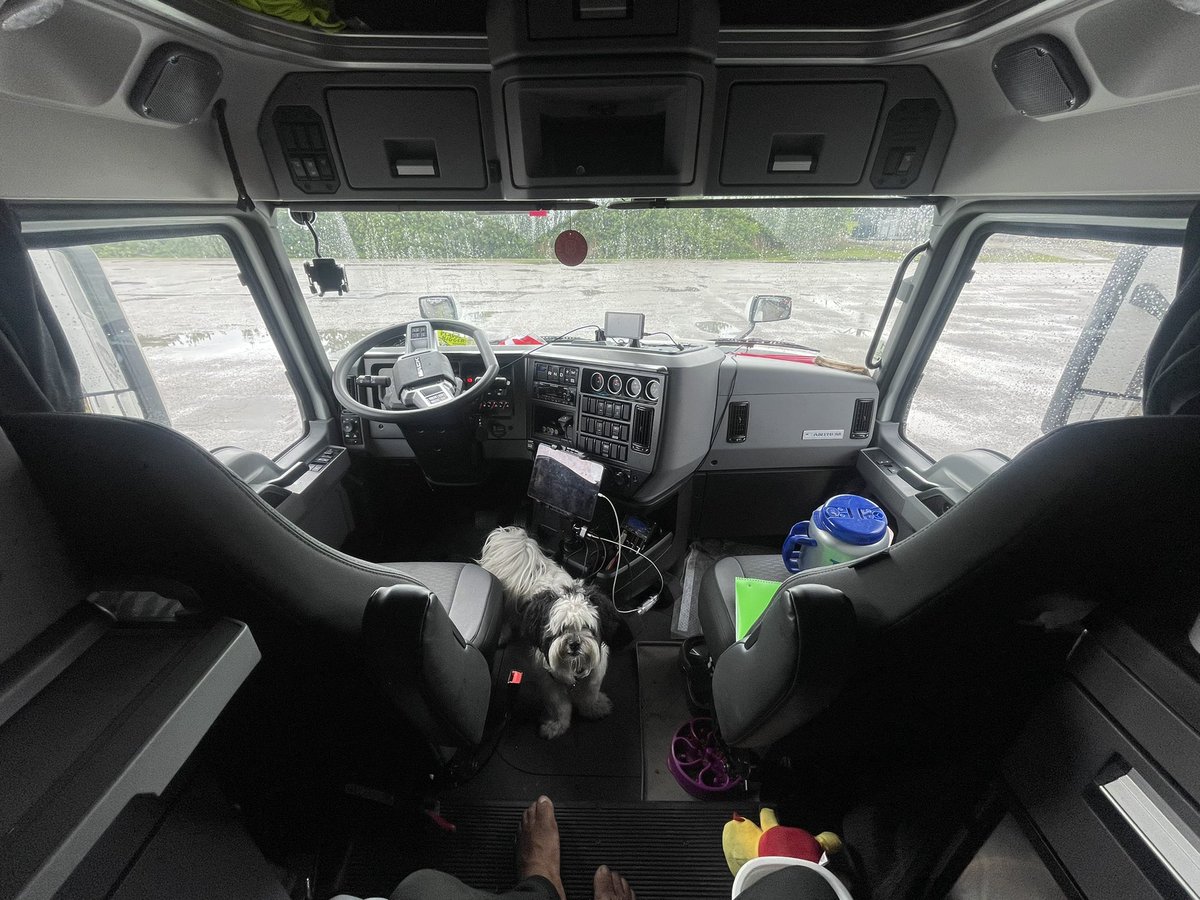 BruceAllmiighty's tweet photo. Views from the cab #macklife https://t.co/jF0iXuHF42