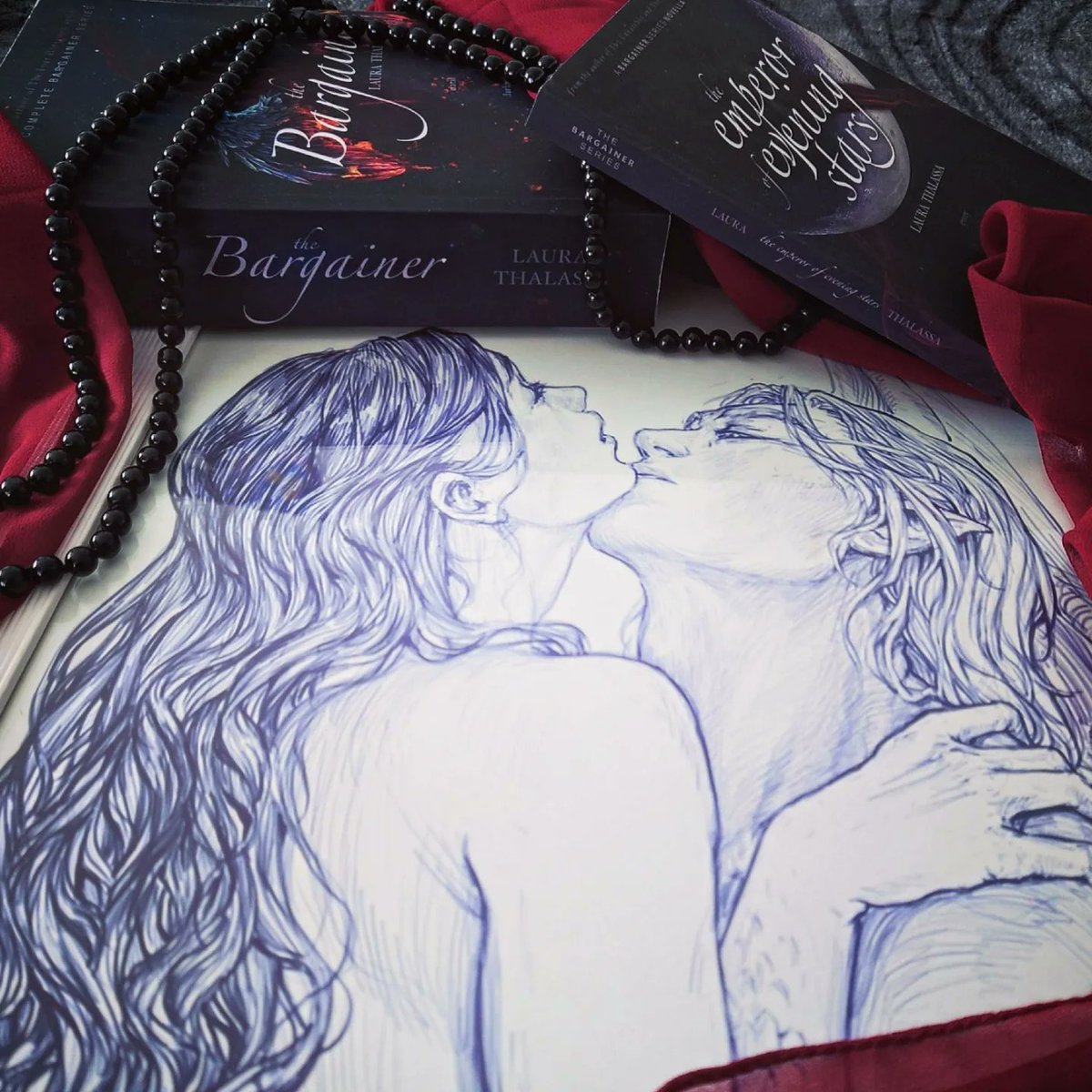 HikamiD_jazz's tweet photo. A book series I love? Ooooh, #TheBargainerSeries, definitely. Can't decide if I like this or @LauraThalassa's four horsemen more. Anyway, doesn't matter, my heart's big enough for both series'. ¯\_(ツ)_/¯
.
.
🎨 Art by @svanha
.
#desmondflynn #desandcallie https://t.co/niw41vpG3E