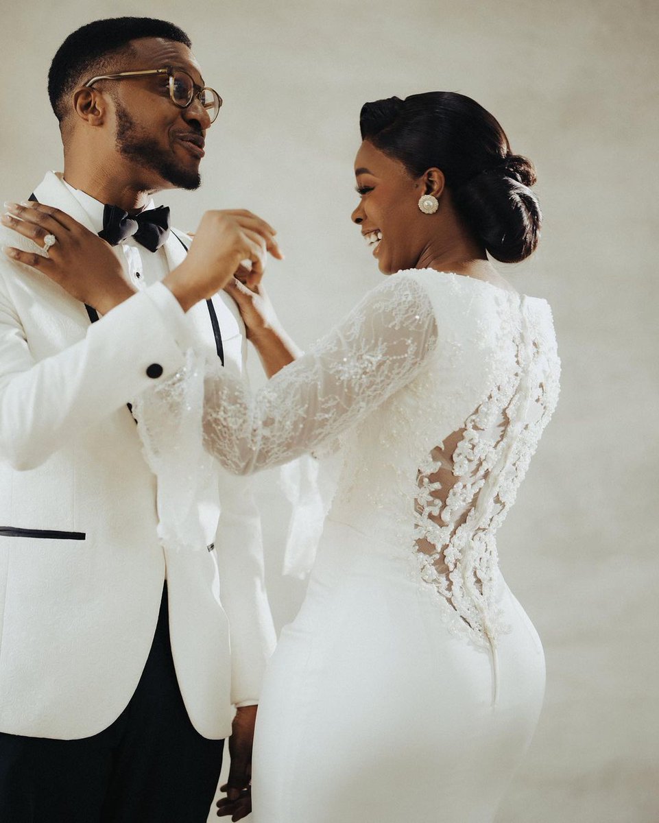 PlanningCompng's tweet photo. Louisa and Oke ❤

"You Complete Me"

#Lokey2021 
Planner @PlanningCompng 
Photography @_bedge 

#TPCWeddings https://t.co/prkzQmbUAh