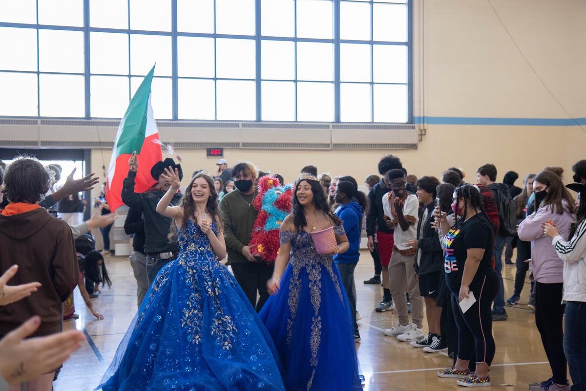 HilliardSchools's tweet photo. Today was Multicultural day at Hilliard Darby, where Students celebrated cultures' food, music, fashion, dance, and so much more as over 200 students represented 33 countries! https://t.co/FIbIHOSSD3