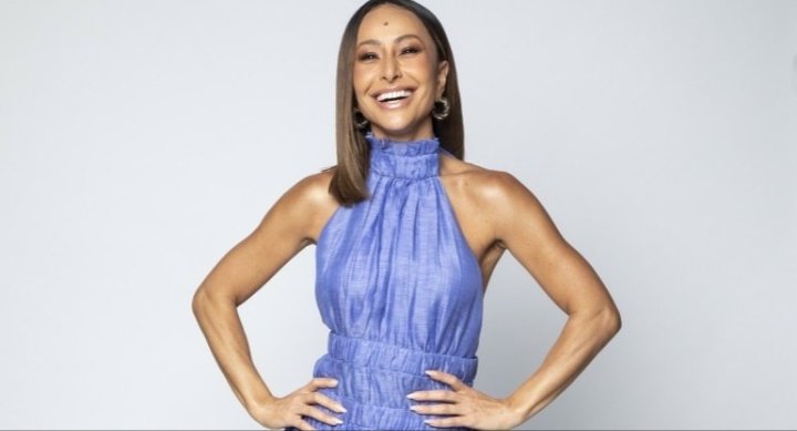 CentraldaTV_'s tweet photo. 💣 Após 8 anos, Sabrina Sato anuncia saída da Record. No canal ela comandou entre 2014 e 2019 o #ProgramaDaSabrina sábado à noite, o #DomingoShow em 2020 e os realitys #MadeInJapão, #GameDosClones e desde do ano passado o #IlhaRecord. https://t.co/sE9jZwn1Kv