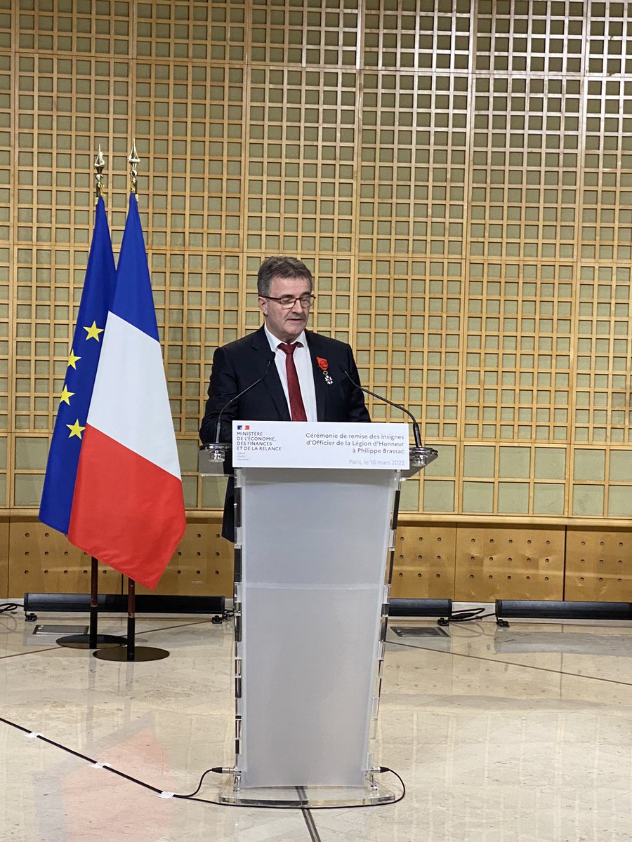 benoitlucas3's tweet photo. Remise des insignes d’Officier de la Légion d’Honneur @PhilippeBrassac par @BrunoLeMaire 
40 ans de fidélité au @Credit_Agricole. Simplicité, humanité et détermination. https://t.co/UhlyVOsK1w
