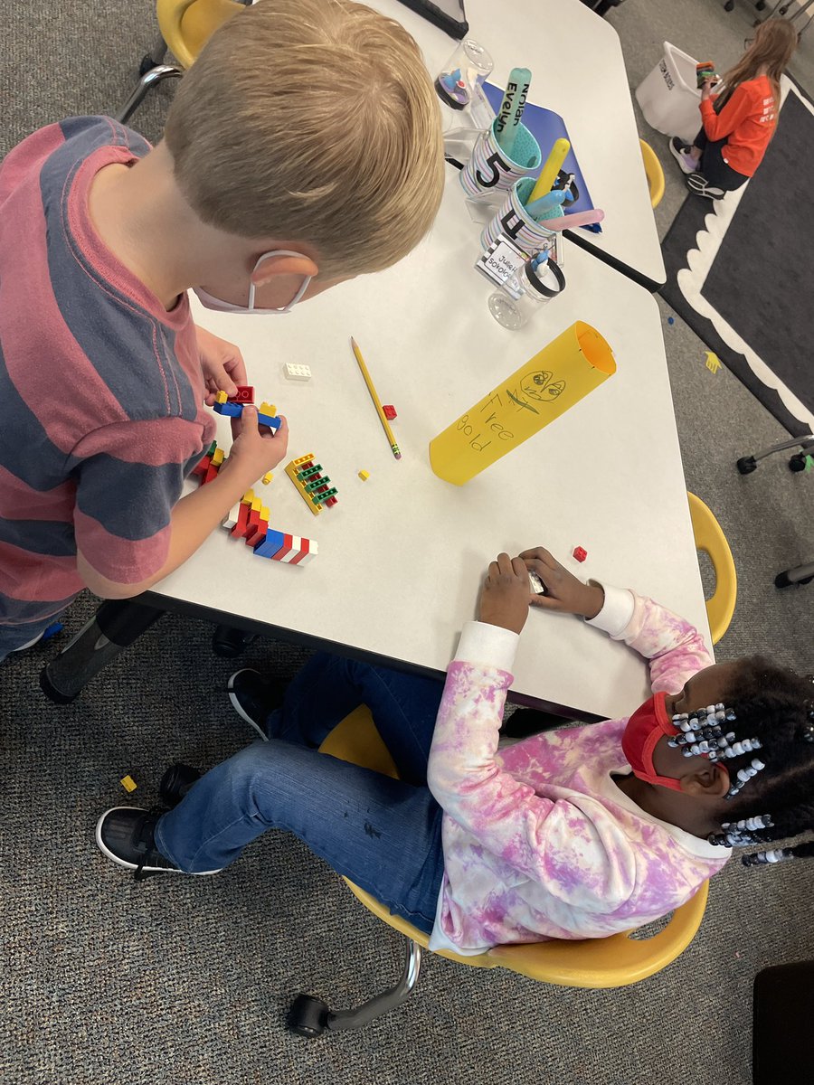 first_teach's tweet photo. These Firsties are building traps and looking for leprechauns! 🍀👀🍀 @OakviewElem https://t.co/kkJGaKoBH2