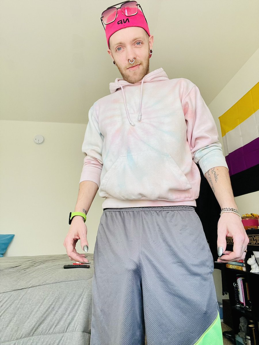 BetaThor3's tweet photo. Do you think the neighbors will notice if I go commando? 😈🐶💗💚 #teampierced #AlphasBeta #walkies https://t.co/iCLcxCfu1u