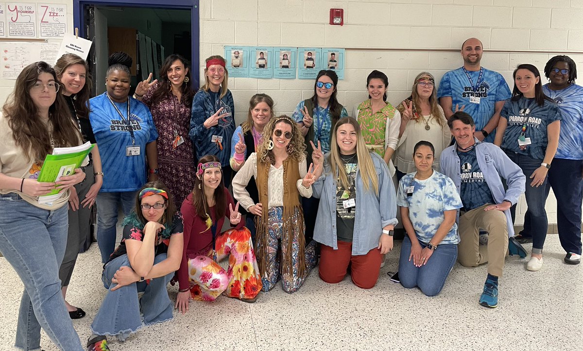 SparrowRoadInt1's tweet photo. Celebrating 60 days left of school with a 1960s&amp; Tie Dye Spirit Day!  We have a groovy day! #bebraveSRI @cpschoolsva https://t.co/Pg2YDsuAqT