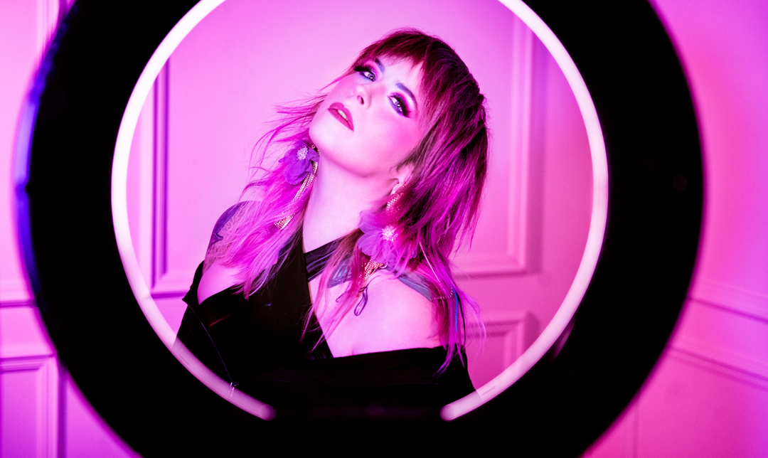 AndreaHausmann's tweet photo. Personal Branding doesn't have to be boring, let your true colours shine bright.
.
photo: @cocohausphoto
model: @the_mermae
.
.
.
 #portrait #betruetoyou #legacyphoto #uniqueportrait #sonycamera #loveyourself #selfcare #takecontrol #personalbranding #montrealphotographer https://t.co/RtJ1lxdpSo