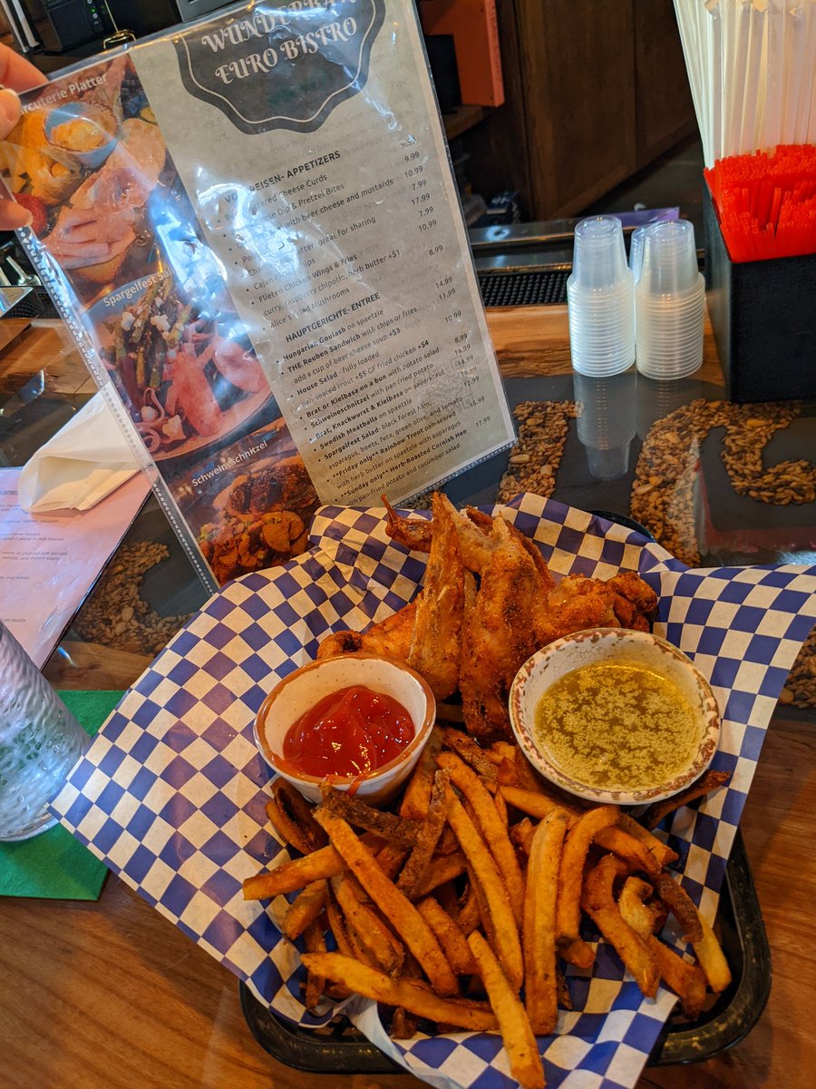 TableBoothorBar's tweet photo. These wings and fries at @RiverWrecked were divine!!! I ate every bit! https://t.co/3pRPOVZBP8