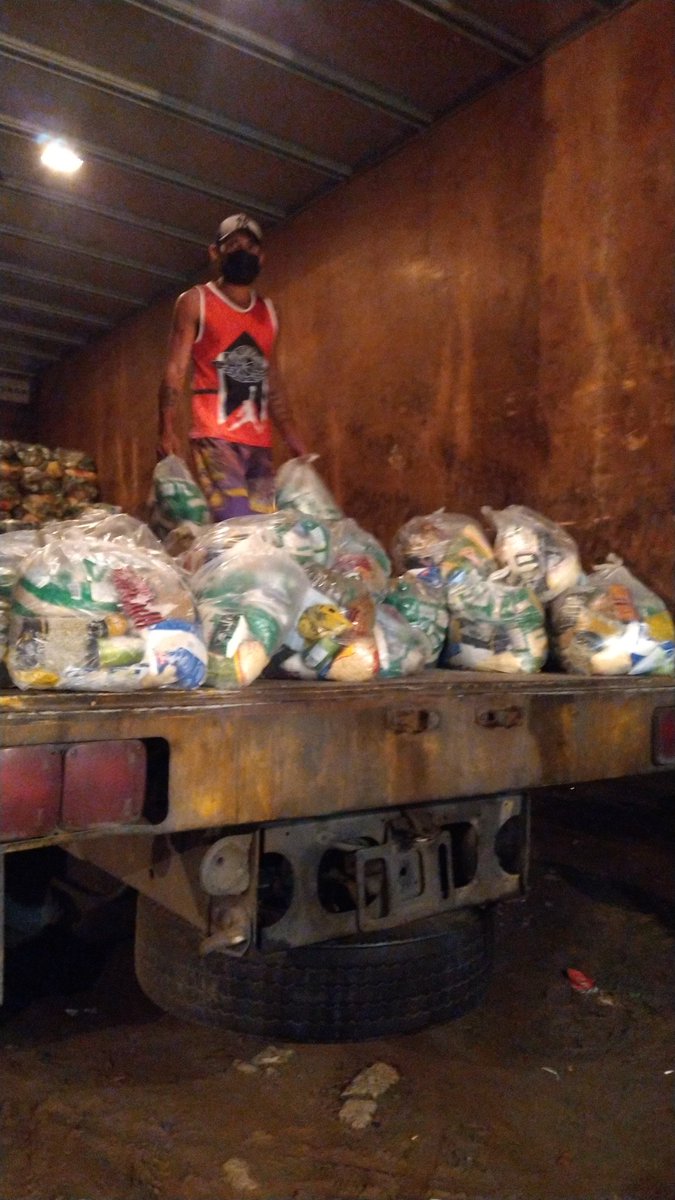 Claplastiendit1's tweet photo. #SoyComunicadorClap 495 Familias de 3 Comunidades del Municipio Pedro Maria Ureña #Claplastienditas reciben la bolsa de alimentación Gracias al trabajo que se viene realizando el Gobierno Bolivariano
@FreddyBernal @BermudezJoseA @carrilloalcald1 @JosuMaldonado13 @arguelloyepfri https://t.co/GBgpsDr0BD