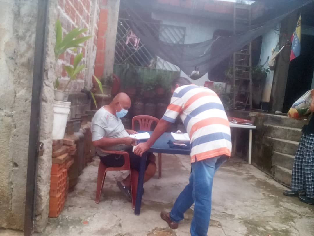 Claplastiendit1's tweet photo. #SoyComunicadorClap 495 Familias de 3 Comunidades del Municipio Pedro Maria Ureña #Claplastienditas reciben la bolsa de alimentación Gracias al trabajo que se viene realizando el Gobierno Bolivariano
@FreddyBernal @BermudezJoseA @carrilloalcald1 @JosuMaldonado13 @arguelloyepfri https://t.co/GBgpsDr0BD