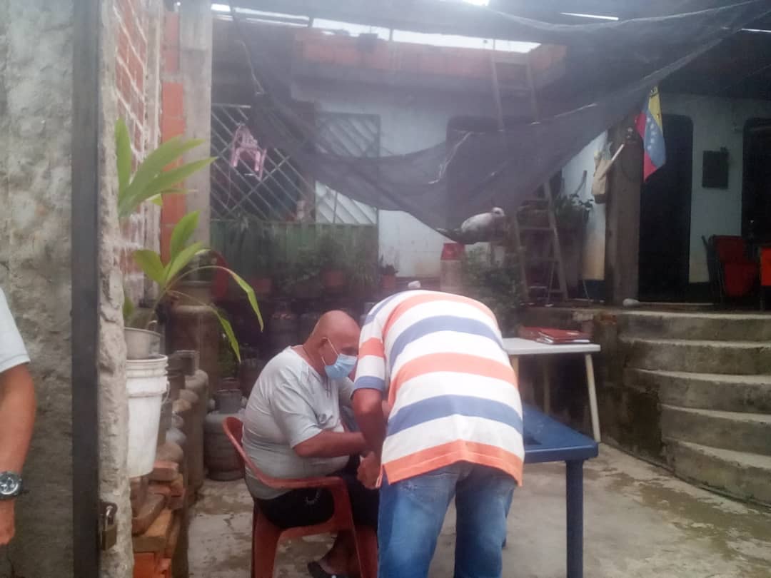 Claplastiendit1's tweet photo. #SoyComunicadorClap 495 Familias de 3 Comunidades del Municipio Pedro Maria Ureña #Claplastienditas reciben la bolsa de alimentación Gracias al trabajo que se viene realizando el Gobierno Bolivariano
@FreddyBernal @BermudezJoseA @carrilloalcald1 @JosuMaldonado13 @arguelloyepfri https://t.co/GBgpsDr0BD
