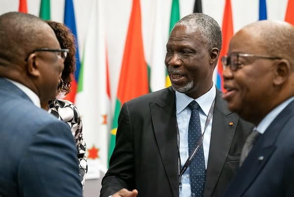 MINCOM_CI's tweet photo. Chaleureuses rencontres entre le @MiCoMeF_CI M. Amadou COULIBALY et la délégation gabonaise conduite par le Ministre des Affaires Étrangères du Gabon, M. Pacôme MOUBELET- BOUBEYA.
#OIF
#CMF
#Micomef https://t.co/bmshmEuBja