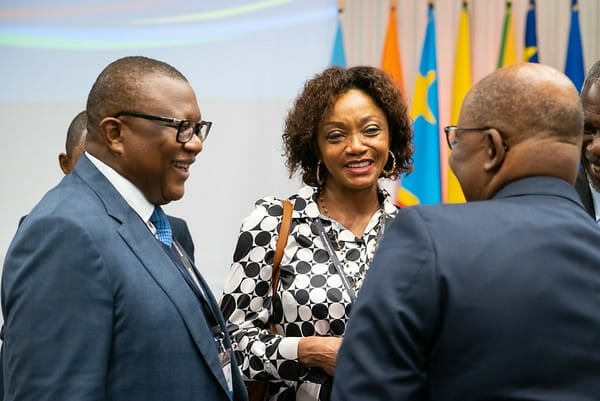 MINCOM_CI's tweet photo. Chaleureuses rencontres entre le @MiCoMeF_CI M. Amadou COULIBALY et la délégation gabonaise conduite par le Ministre des Affaires Étrangères du Gabon, M. Pacôme MOUBELET- BOUBEYA.
#OIF
#CMF
#Micomef https://t.co/bmshmEuBja