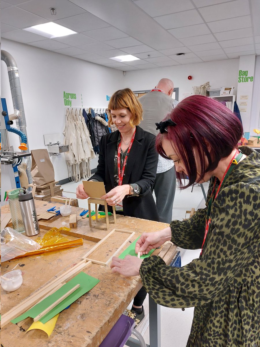 stephodonnellDT's tweet photo. A busy twilight @DT_HeathSchool D&amp;T #primaryCPD tonight! Focus on progression in structures and using tools safely. @TheHeathSchool Thanks for hosting and funding this event for primary colleagues to develop their skills. Look out for the next one! #Halton https://t.co/5IfIMxiQ9h