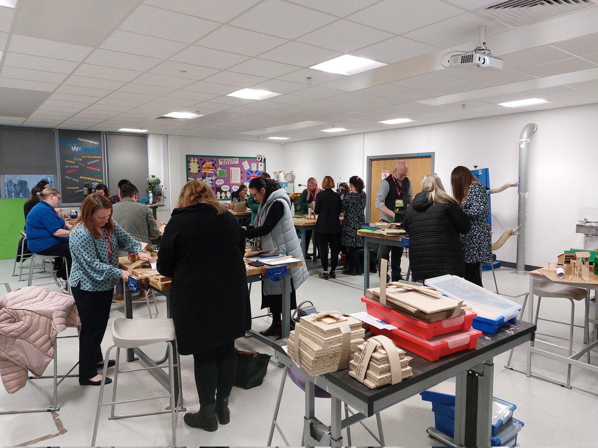 stephodonnellDT's tweet photo. A busy twilight @DT_HeathSchool D&amp;T #primaryCPD tonight! Focus on progression in structures and using tools safely. @TheHeathSchool Thanks for hosting and funding this event for primary colleagues to develop their skills. Look out for the next one! #Halton https://t.co/5IfIMxiQ9h