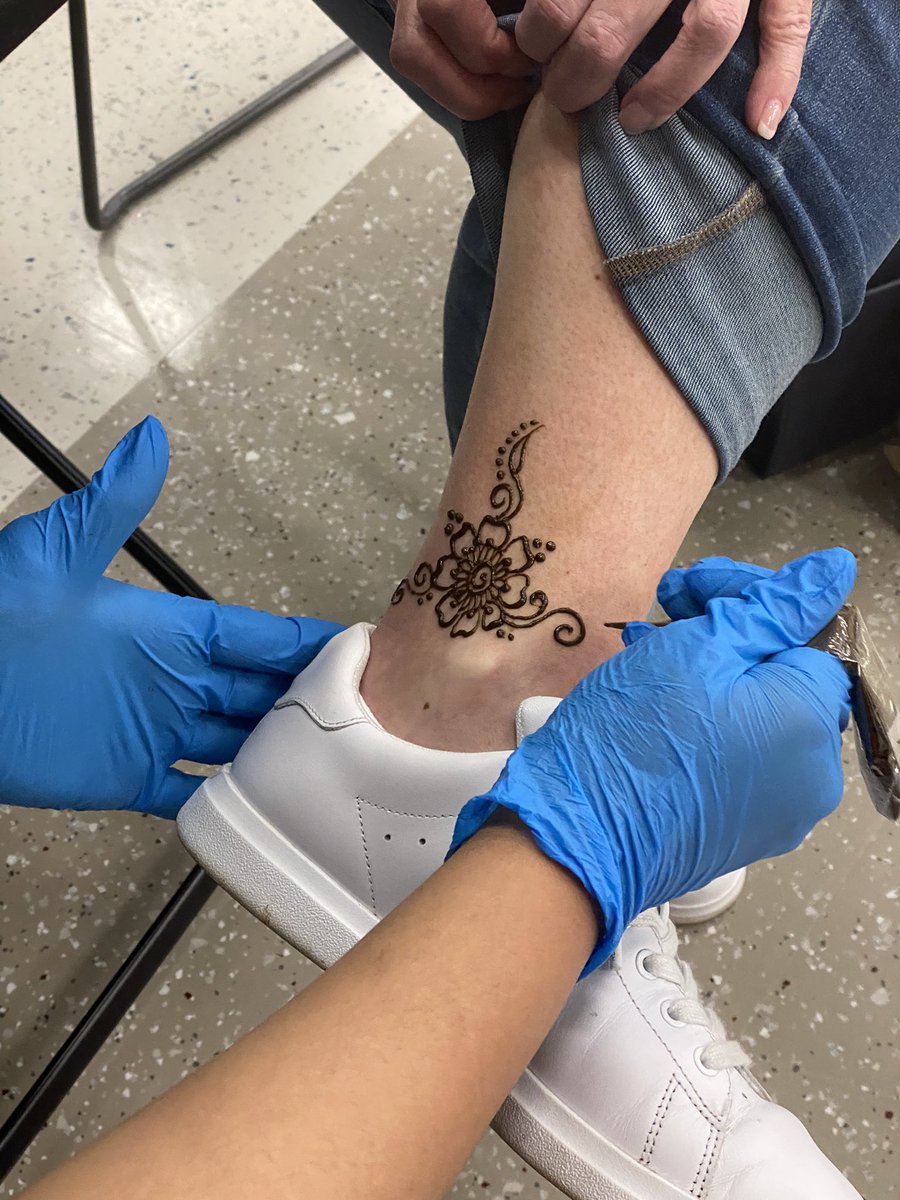 Celebration of international women today at the <a href="/ship_cub/">The CUB</a>. Thanks <a href="/shippagecenter/">Shippensburg University PAGE Center</a>! And yes, that is <a href="/FirstColleen/">Colleen Patterson</a> getting a henna tattoo 😏