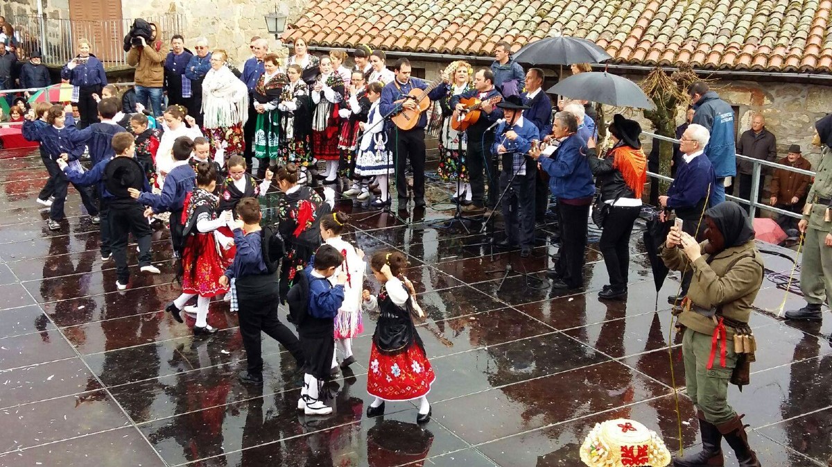 Navalacruz acogerá el 21 de mayo la VI edición de Mascarávila, pendiente desde 2020
avilared.com/art/60986/nava…
<a href="/Mascaravila_Of/">Mascarávila Oficial</a>  <a href="/Navalacruz/">Navalacruz</a> <a href="/LAS_TORAS/">Las Toras</a> <a href="/cucurrumachos/">Cucurrumachos de Navalosa</a> <a href="/TurismoEnAvila/">Turismo en Ávila</a> <a href="/turismodeavila/">Turismo de Ávila</a> <a href="/CyLesVida/">Turismo Castilla y León</a>