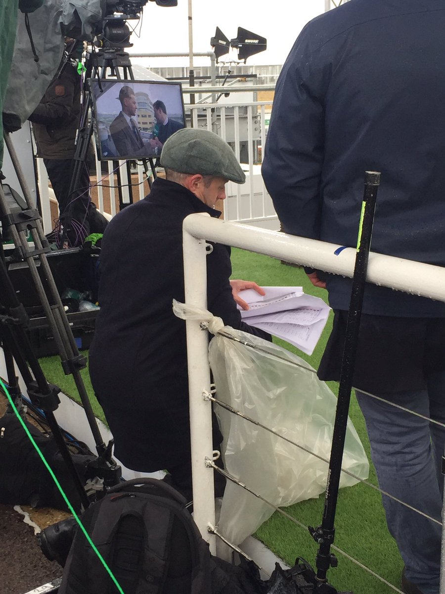 Sarahf111's tweet photo. @roberthogarth busy busy! @itvracing https://t.co/EgOlddMcgD