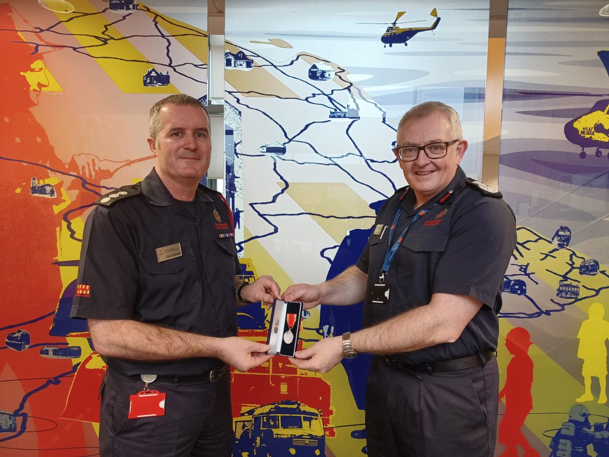 NLandFRS_PO's tweet photo. Absolute pleasure to present SM Dave Sample with his #LSGCM ahead of his retirement from @NlandFRS after 25 years service. Lovely that #ACFOMcNeil and I also got to meet Daveβs family as they shared the special occasion. #Thanks #YoullBeMissed #NewAdventures https://t.co/MguCcbdfX3