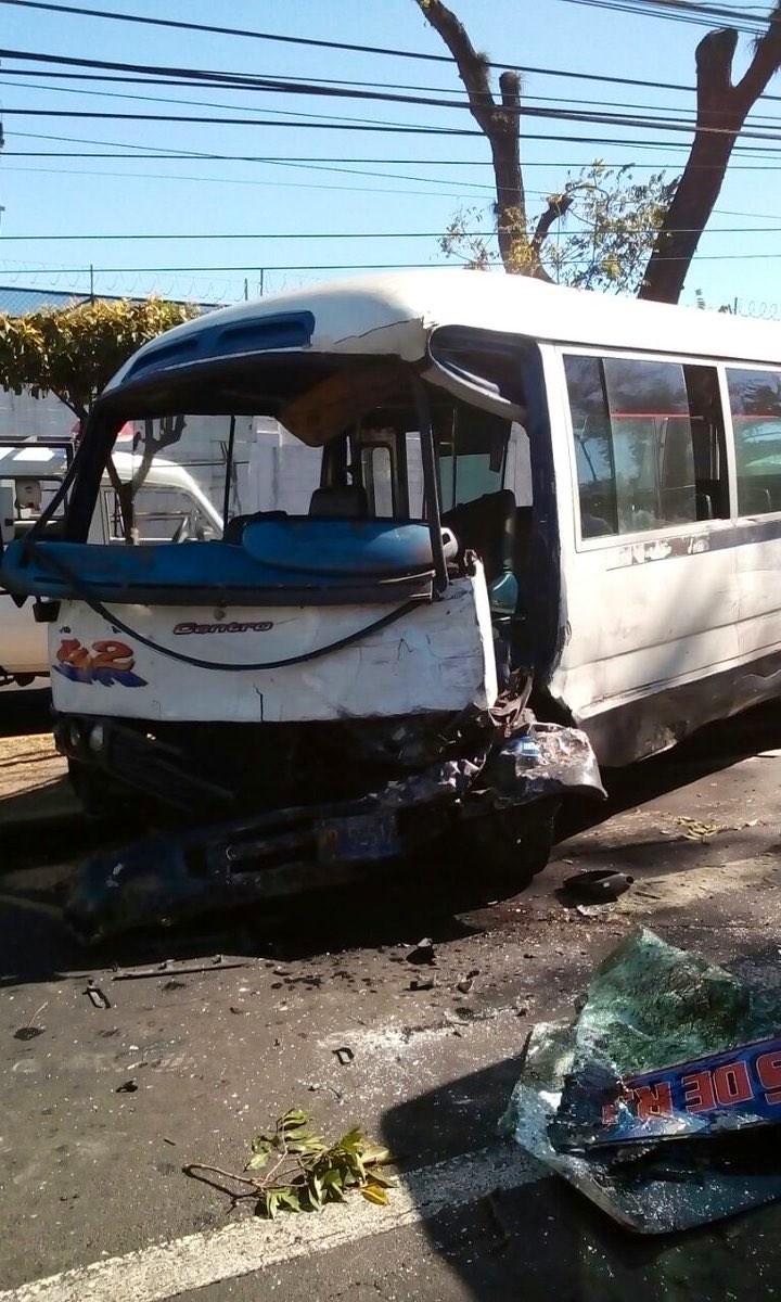 LaCapitalNews's tweet image. #MafiaDelTransporte | Los salvadoreños viajaban expuestos a resultar heridos y hasta perder la vida, en manos de conductores bajo los efectos las drogas o del alcohol, un pésimo servicio hacia los ciudadanos.