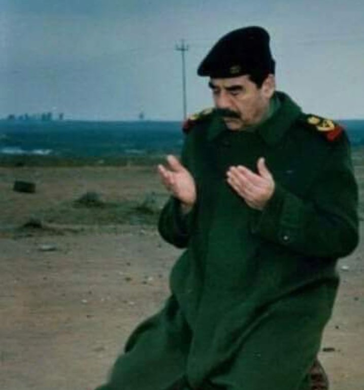 Qxwqqx's tweet photo. Biz çocukken bize kuran' ı iyi insanlar okur diyorlardı.
Şeytanlarında namaz kılıp kuran okuduklarını hiç söylemediler...!
#Halepçe https://t.co/a6CNG7pSdl