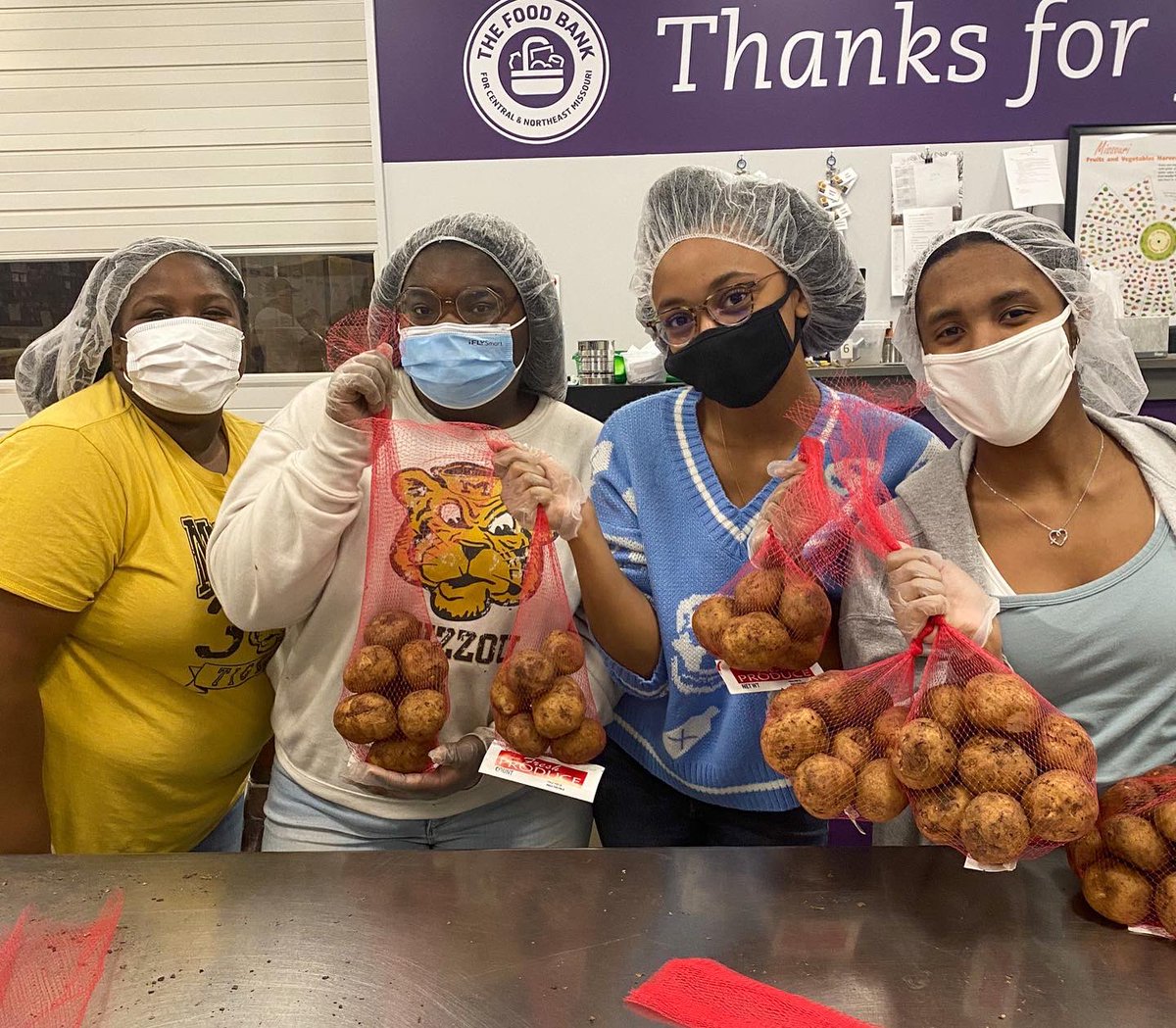 3000 lbs of potatoes later… 

Yesterday, Freshman Action Team volunteered at the Food Bank for Central and North Missouri! Thank you to those who came and helped support the Community of Columbia.