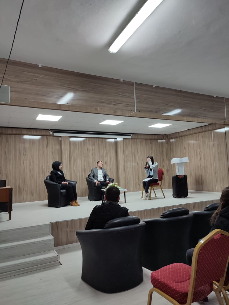 edebalimtal's tweet photo. Kariyer Günleri kapsamında Av Aziz KARACA ve Av Kübra KARASUBAŞI okulumuzda öğrencilerimiz ile bir araya geldi. https://t.co/pvRqaMDpFi