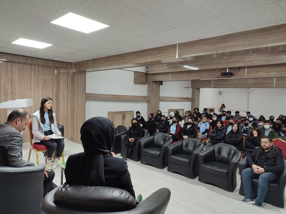edebalimtal's tweet photo. Kariyer Günleri kapsamında Av Aziz KARACA ve Av Kübra KARASUBAŞI okulumuzda öğrencilerimiz ile bir araya geldi. https://t.co/pvRqaMDpFi