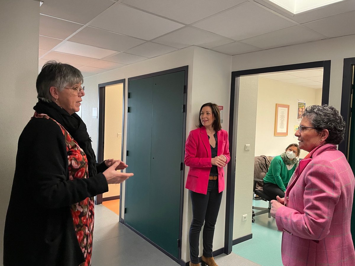 MPCHESNEAU's tweet photo. Visite à la Maison Départementale des Solidarités (MDS) du Choletais: la Présidente  Florence Dabin et les élus Départementaux à l'écoute des #professionnels : interconnaissance, échanges pour comprendre les missions et les enjeux de ce territoires #Prévention @Maine_et_Loire https://t.co/gwzb137WMH