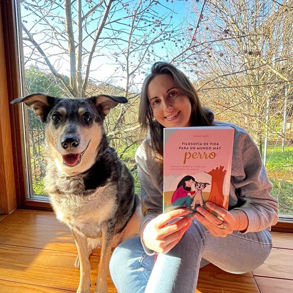 UlisesyArgos's tweet image. 🤍🐾 Tenía 𝐦𝐮𝐜𝐡𝐚𝐬 𝐠𝐚𝐧𝐚𝐬 𝐝𝐞 𝐜𝐨𝐧𝐭𝐚́𝐫𝐭𝐞𝐥𝐨 y, por fin, ha llegado el día, 𝐡𝐞 𝐩𝐮𝐛𝐥𝐢𝐜𝐚𝐝𝐨 𝐦𝐢 𝐩𝐫𝐨𝐩𝐢𝐨 𝐥𝐢𝐛𝐫𝐨
⁣
⚠️ 𝐂𝐨𝐧𝐬𝐢𝐠𝐮𝐞𝐥𝐨 YA 𝐝𝐞𝐬𝐝𝐞 ulisesyargos.es/producto/libro…

#perrosfelices #educacioncaninaempatica #educacióncaninaamable