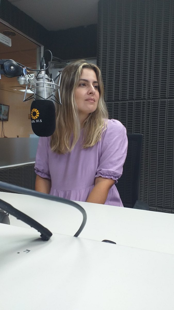 UnDiaPerfectoSF's tweet photo. #AHORA 
#EntrevistaEnPiso 
Recibimos en el estudio a la Diputada provincial @LioneCattalini.
¡ESCUCHALA EN: https://t.co/NDemF5tz8N!
#Sol915 #UDP https://t.co/Usb97cAdBv
