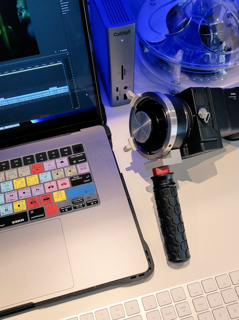 m1maxprocinema's tweet photo. Essentials for summer. @Apple #m1max @CalDigit #ts4 @HarmanKardon #soundsticks @Sigma_Photo #sigmafp Director's viewfinder with C7's PL adaptor. https://t.co/PfzjIhRtHW