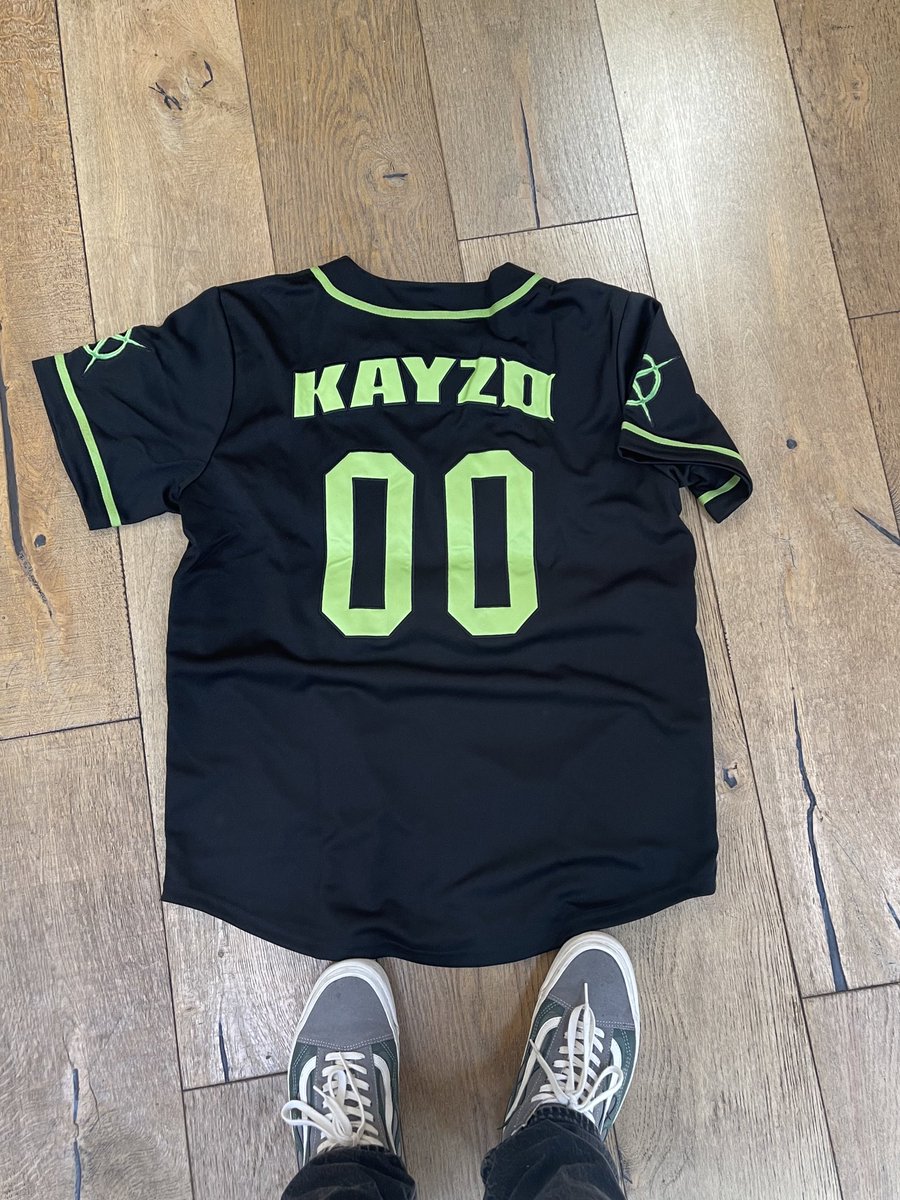 Alrighty I’m signing and giving away this unleashed jersey to one person on Friday. All you gotta do is pre save my new song moonlight and RT this tweet.

Pre save : ffm.to/mlight

Love uuuu