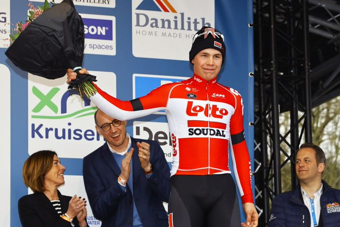 ciclo21's tweet photo. #NokereKoerse #DNK22 

Declaraciones de Arnaud De Lie (3º)

"Siempre esperamos algo mejor, pero un tercer lugar en mi cumpleaños siempre es un placer"

https://t.co/OvkLuXA28s https://t.co/kUqqIQZnuT