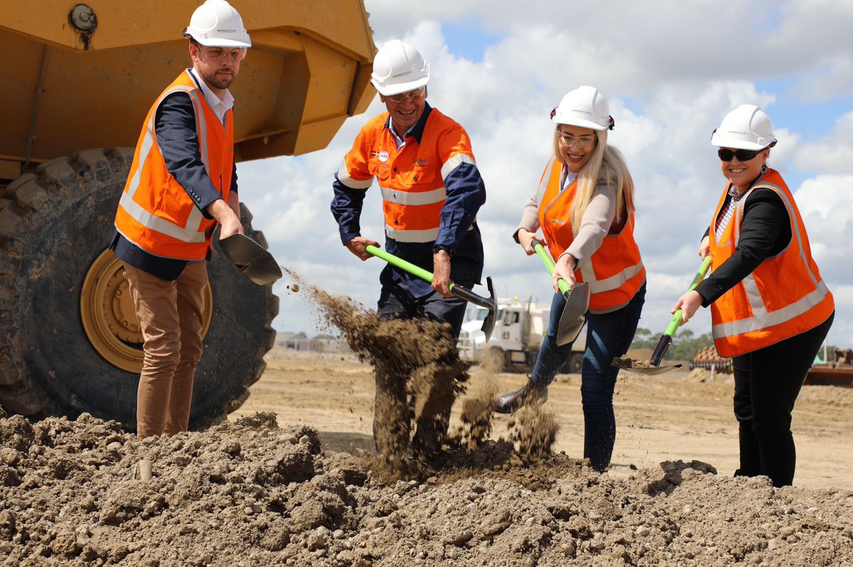 VitnellBrooke's tweet photo. 🔌💡 First sod turned at Kurri Kurri gas fired power station💡🔌

The Liberal National government is resolute in its support for this project and keeping the lights on and the costs of power lower for families and businesses across the Hunter. #auspol https://t.co/ik029O4Evp