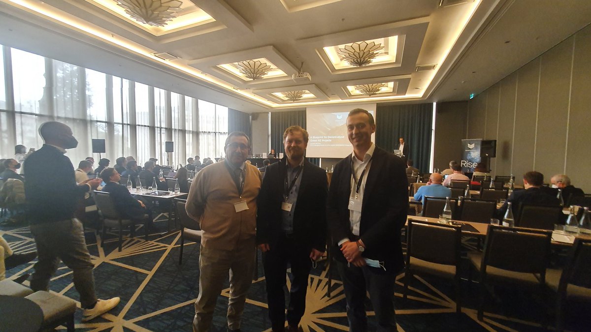 Doxacom_'s tweet photo. Doxacom ved fornybarrådgiver @VikKristian skal presentere vår maritime satsing på #fornybarenergi på ACI Hydrogen &amp; Fuel Cells Energy Summit i Porto, Portugal i morgen. Mye nytt på gang i EU, her sammen med repr. fra den lokale elektromobilitetsleverandøren Efacec på dag 1 https://t.co/a3ukjJ5kaP