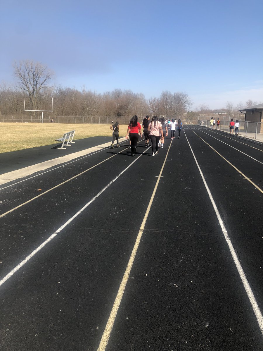 Miss_Wineland's tweet photo. #GirlsOnTheRun at @CES_Pike! What a great first practice! #pikeproud https://t.co/xG0xzQggNE