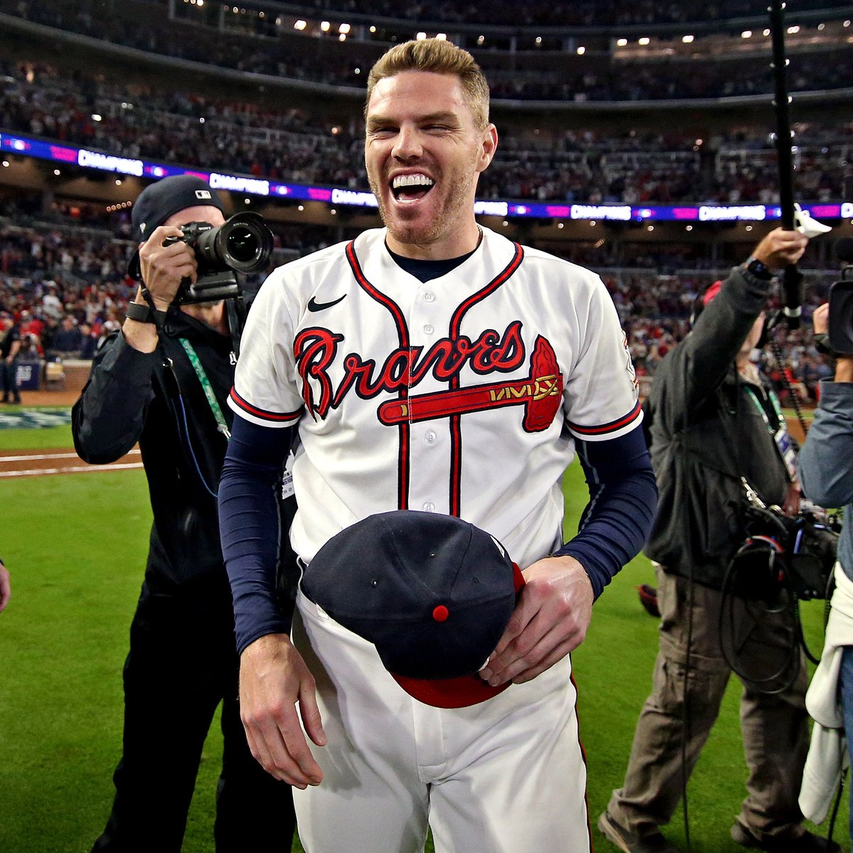 FanDuelSNBraves's tweet photo. Freddie Freeman pens goodbye letter to Atlanta. https://t.co/TLWv9ekFcz