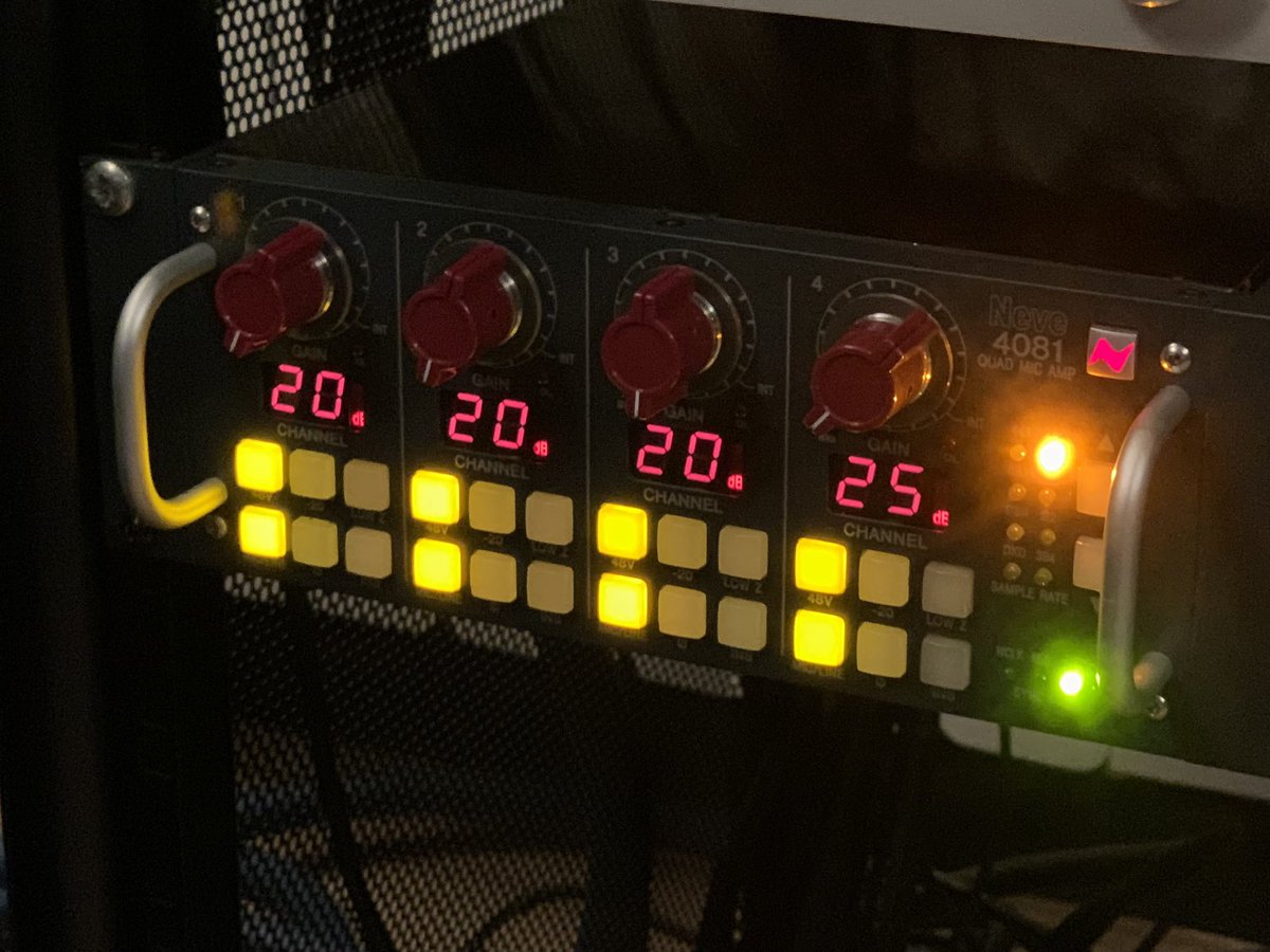 brooker_rbsd's tweet photo. We are delighted to welcome some new family members into the Brookspeare Music studio!
Look at these beautiful Neve 1081 mic preamps 🤩
#neve #studiogear #preamps #soundengineer #studio #stringquartet #stringsession #sessionmusician #studioupgrade https://t.co/Befd2jfz58