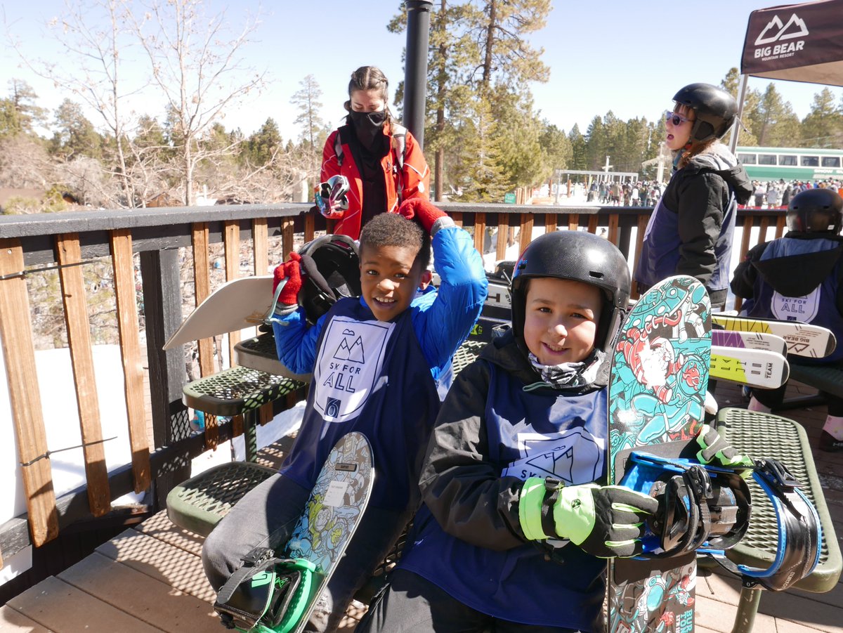 BeGreatIE's tweet photo. Our members are having such a great time learning to snowboard. It's even some of their first times seeing snow! @ShareWinter
#sharewinter #bgcie #theboysandgirlsclubs https://t.co/AP0suzBjVC