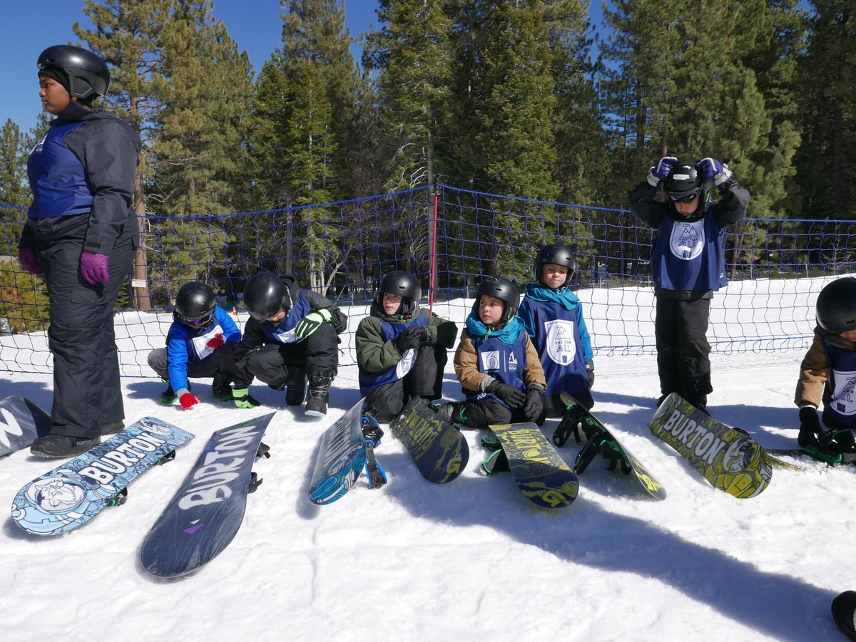 BeGreatIE's tweet photo. Our members are having such a great time learning to snowboard. It's even some of their first times seeing snow! @ShareWinter
#sharewinter #bgcie #theboysandgirlsclubs https://t.co/AP0suzBjVC