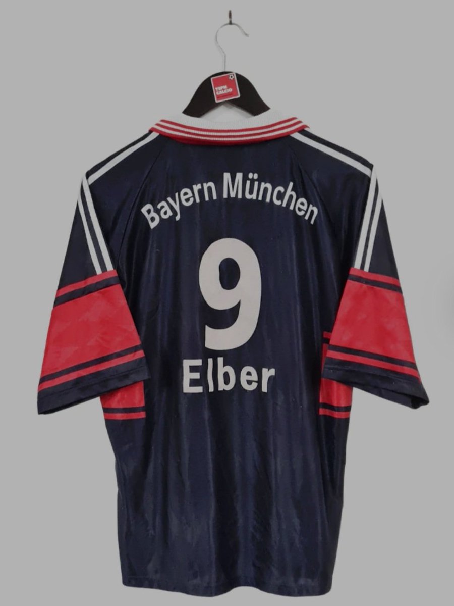 patrickrees18's tweet photo. Bayern Munich home strip (1998 I think?) with Giovane Elber on the back ⚽️🥅 Dad brought it home from a work trip to Germany and I wore the thing until it fell apart https://t.co/Pf2mIMckKd