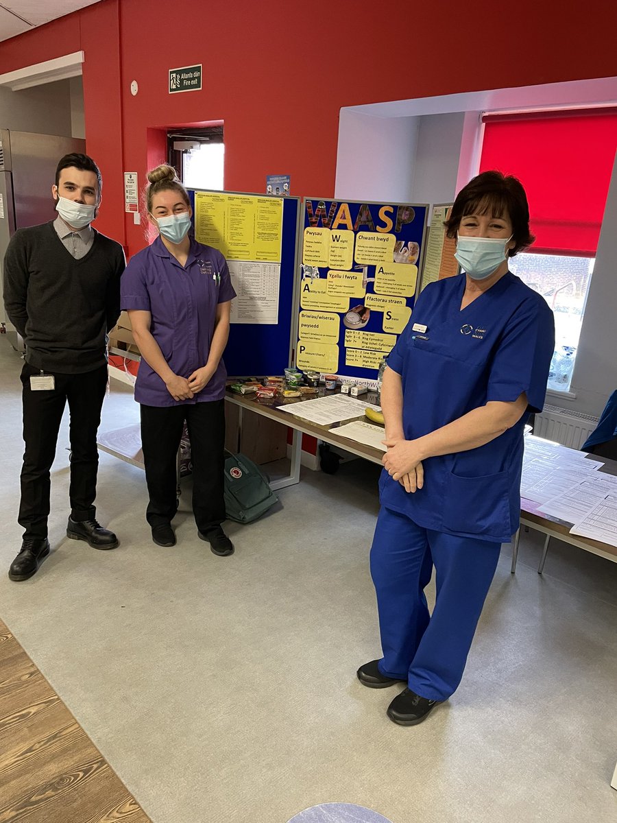 WAASP Wednesday #NHWEEK <a href="/BCUHBBest/">BCUHB Best</a> Catering, Dietetics and Nutrition Nurses taking feedback from staff and promoting  nutrition screening in North 🏴󠁧󠁢󠁷󠁬󠁳󠁿