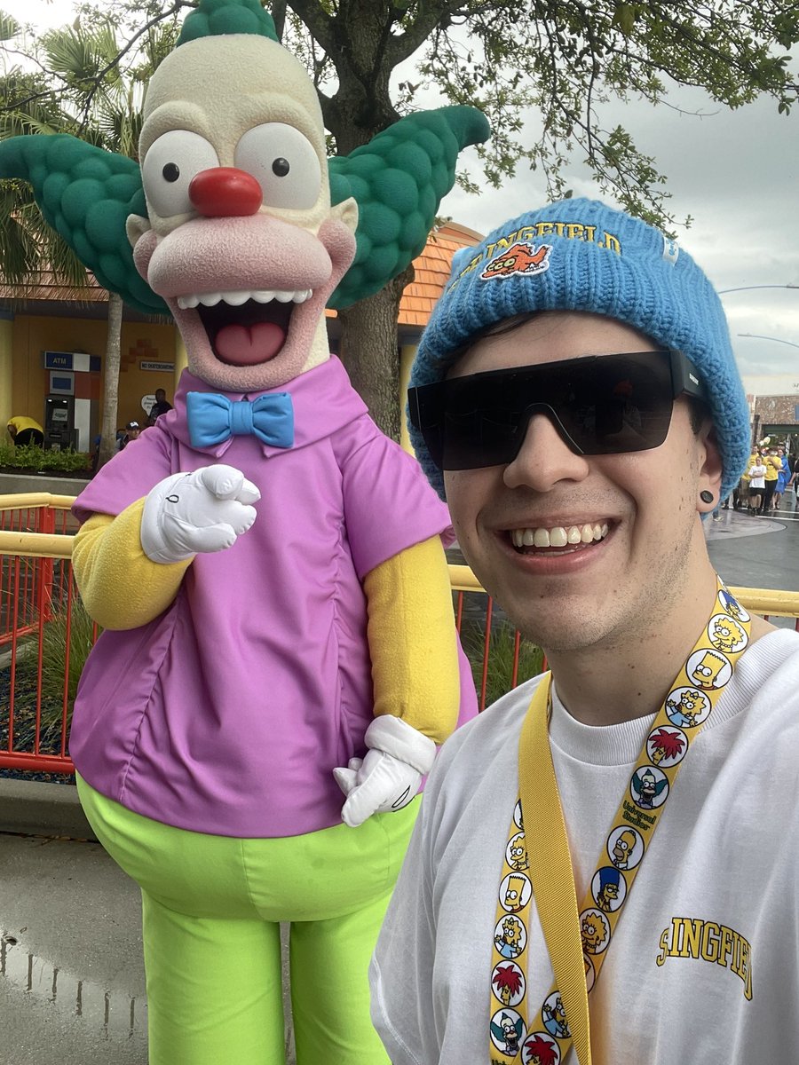 3 payasos viéndose fijamente