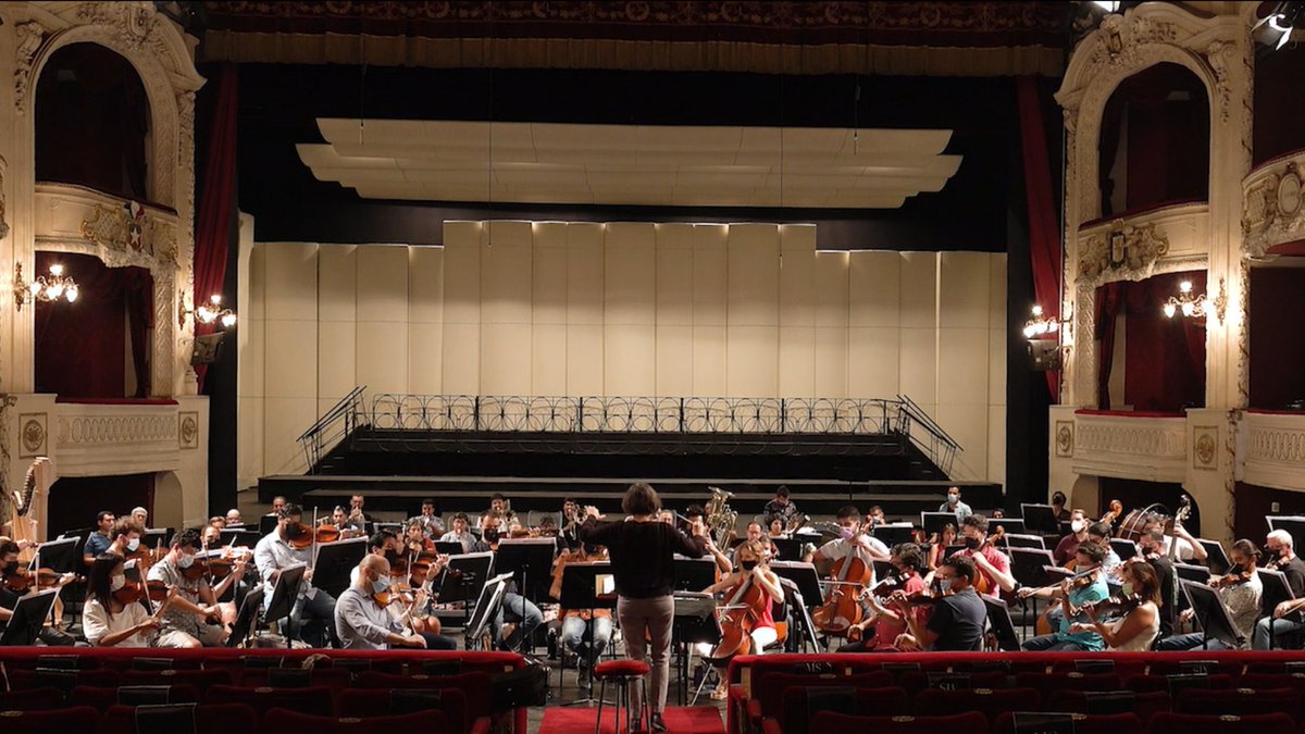 La directora musical, Alejandra Urrutia, llevará la batuta en Ellas y el Aranjuez, un concierto que reúne obras de Louise Farrenc, Florence Price y Joaquín Rodrigo, donde también el guitarrista, Luis Orlandini, hará un solo de este clásico instrumento.

youtu.be/SBoDlGOYXzc