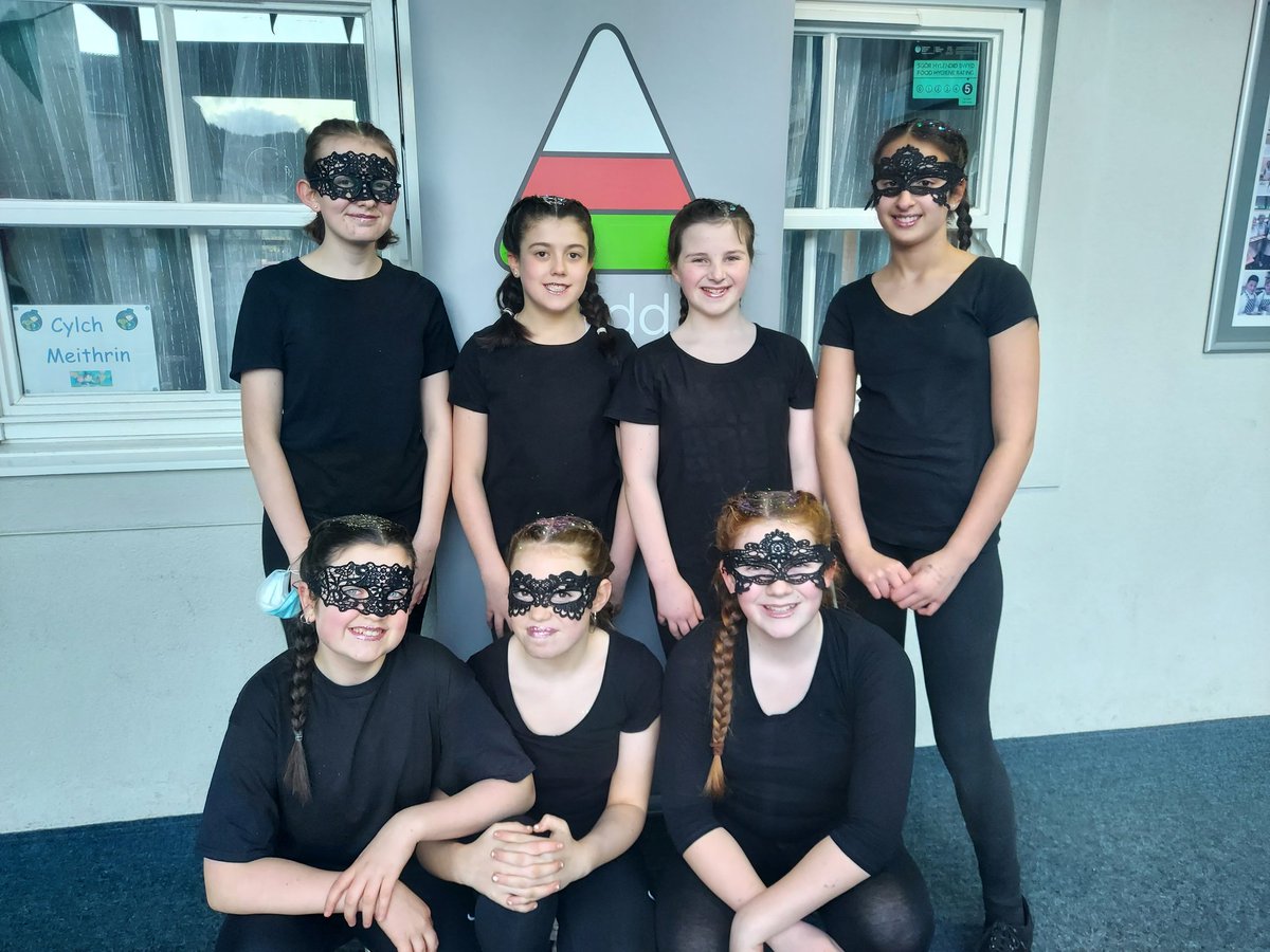 CreuCerddDrama's tweet photo. 🌟 Dawnswyr @ysgolycreuddyn yn serennu heno yn Eisteddfod Dawns @urddconwy - llongyfarchiadau ichi ar berfformiadau gwych! Braf gweld bwrlwm cystadlu unwaith eto! #balch #eisteddfodyrurdd 🌟 https://t.co/8uk8wwA7XU