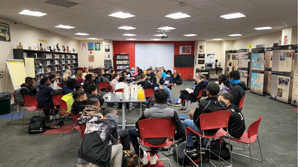 sickneale's tweet photo. Hale County Middle School had a great turnout for FCA this morning! Thank you @RBalsmeyer for leading our huddle!
#FCA #huddle #HCMS #HaleCounty @EPerry1911 @ktandoe https://t.co/lakjHsqdMl