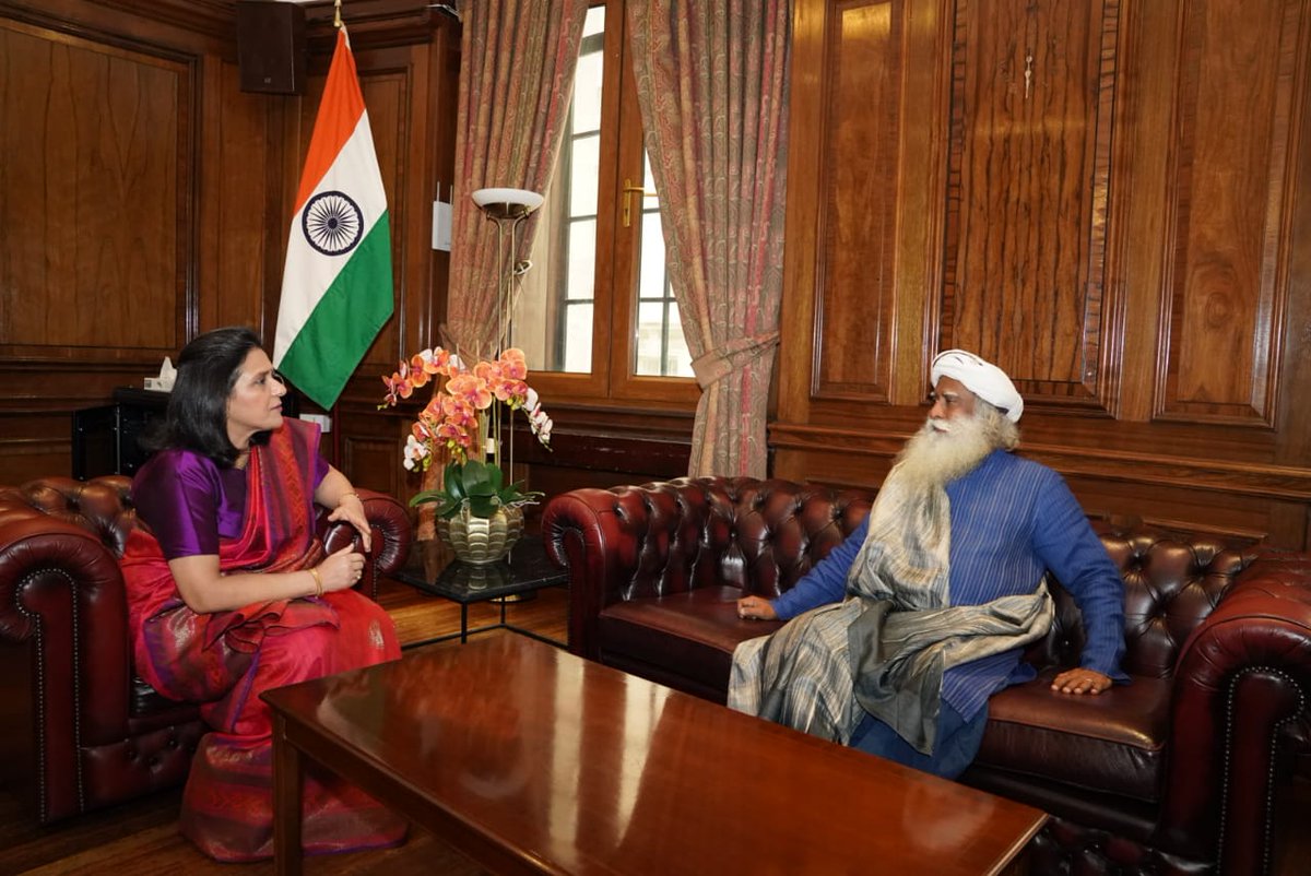 SadhguruJV's tweet photo. A pleasure to meet you, Gaitri ji. The wellbeing of our soil and the planet is in our hands at a most critical juncture in human history. May we join hands in this mission to #SaveSoil. An honor to have your support. Let’s make it happen. -Sg @HCI_London @cpsavesoil https://t.co/gUj0mdXbvR