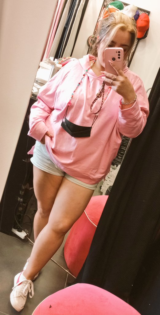 AntonellaCerna's tweet photo. #Pinklovers 🌸 https://t.co/MZ80UFNOrd